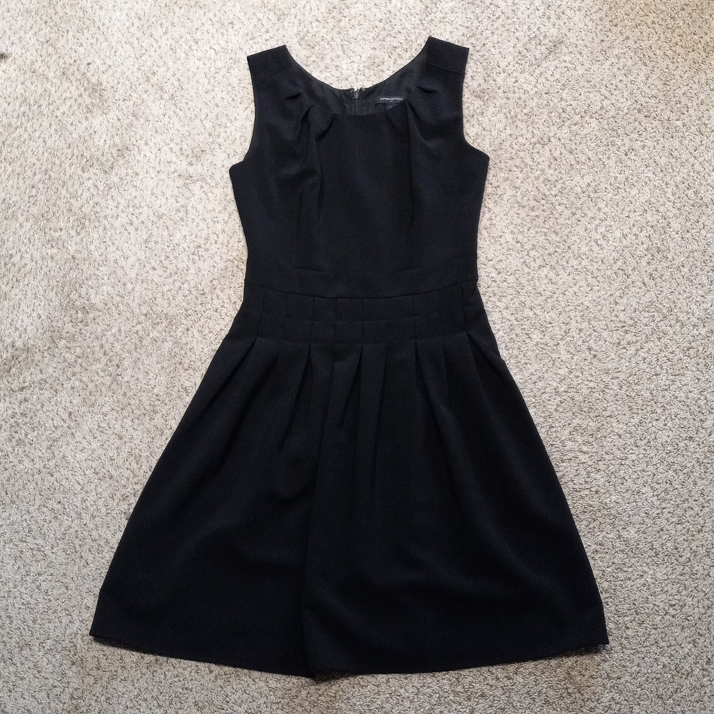 BANANA REPUBLIC size 2 fitted black dress, $129.00